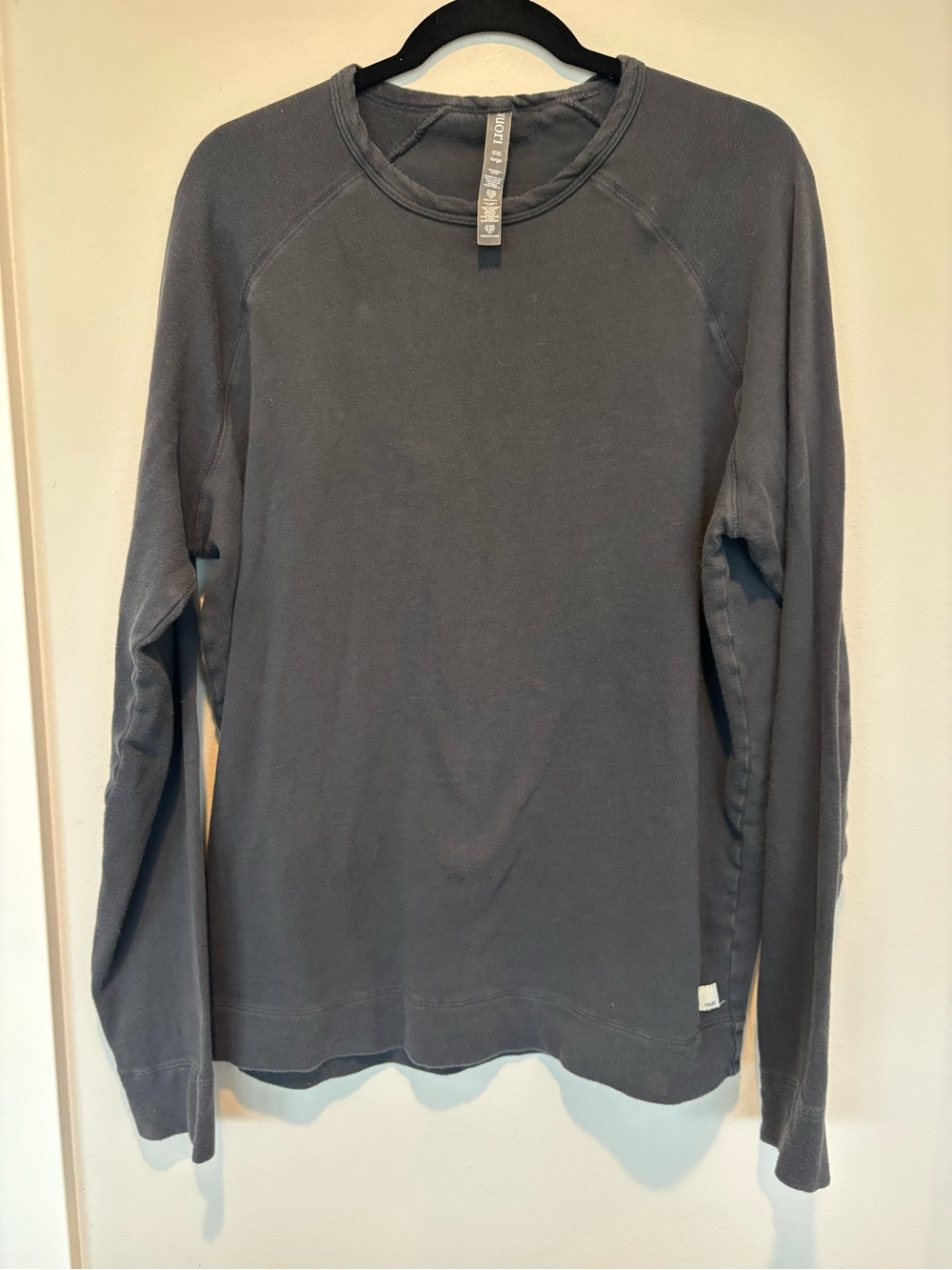 Vuori Men's Long-Sleeve Crewneck Shirt - Charcoal